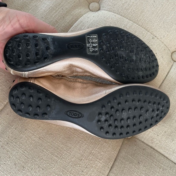 Tod’s rose gold metallic ballet flats - Picture 9 of 13